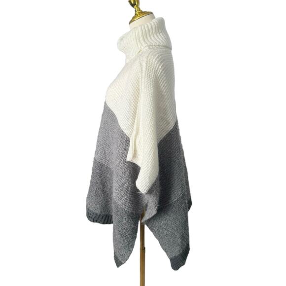 Vince Camuto Colorblock Turtleneck Sweater Grey White Poncho Shrug Thick Warm OS - Picture 7 of 16